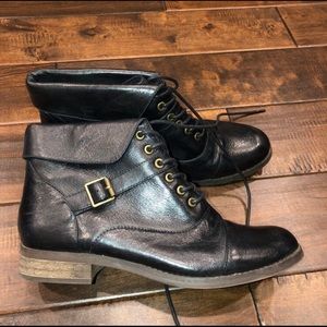 Women’s size 8 Steve Madden leather ankle boots